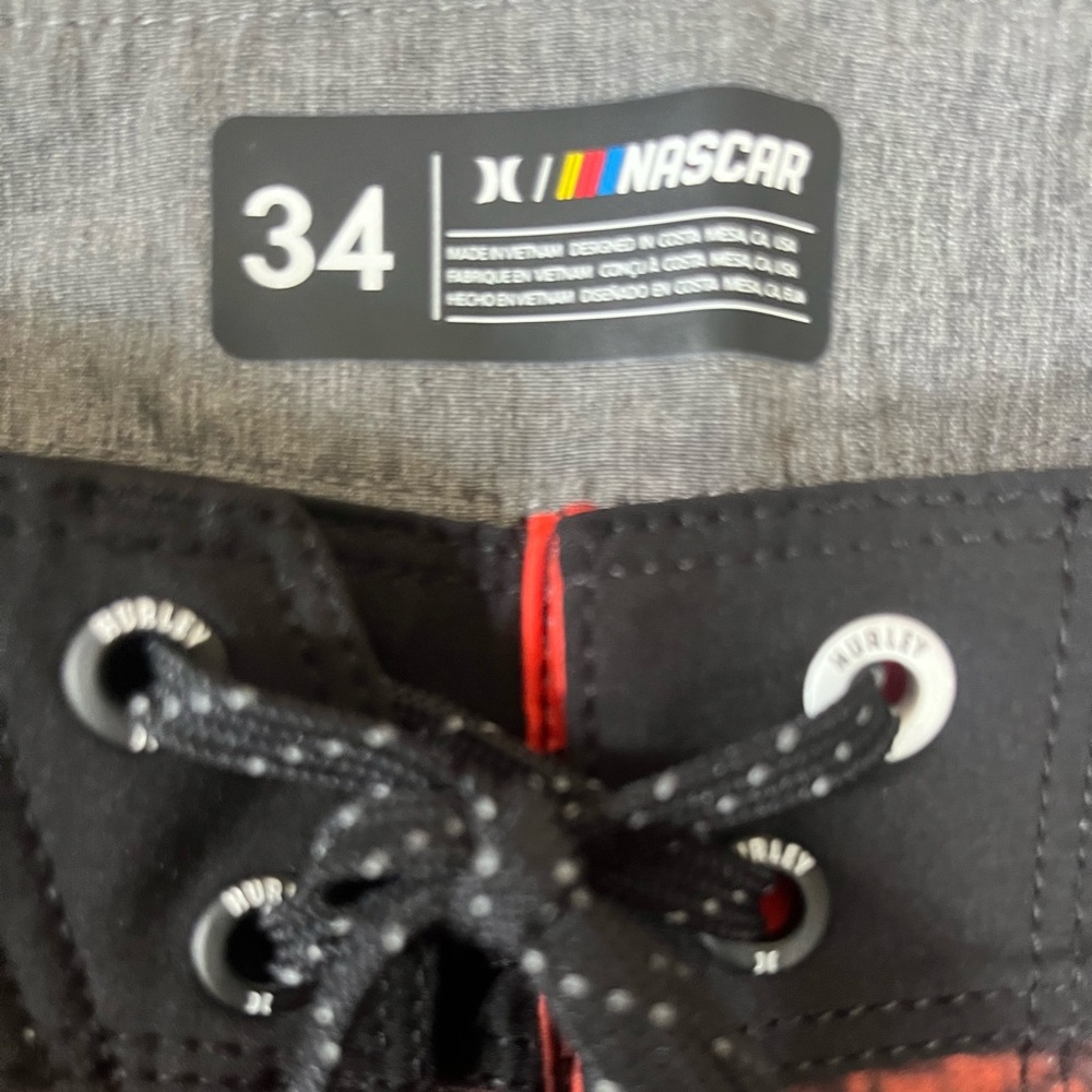 Hurley X NASCAR Phantom Eco Boardshort Finish line 34โ - Picture 4 of 6